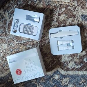 Brand new dermaflash luxe Anti-Aging, Exfoliation + Peach Fuzz Removal Set